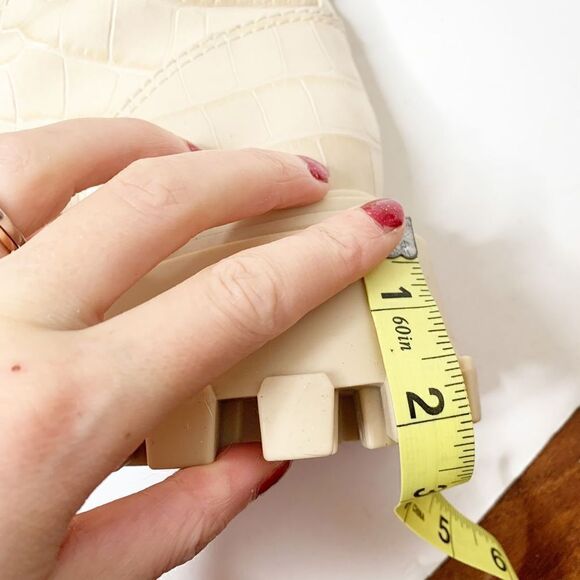 Schutz Orly Croc-Embossed Leather Combat Boot Booties Eggshell Women’s Size 9.5B - Picture 13 of 13